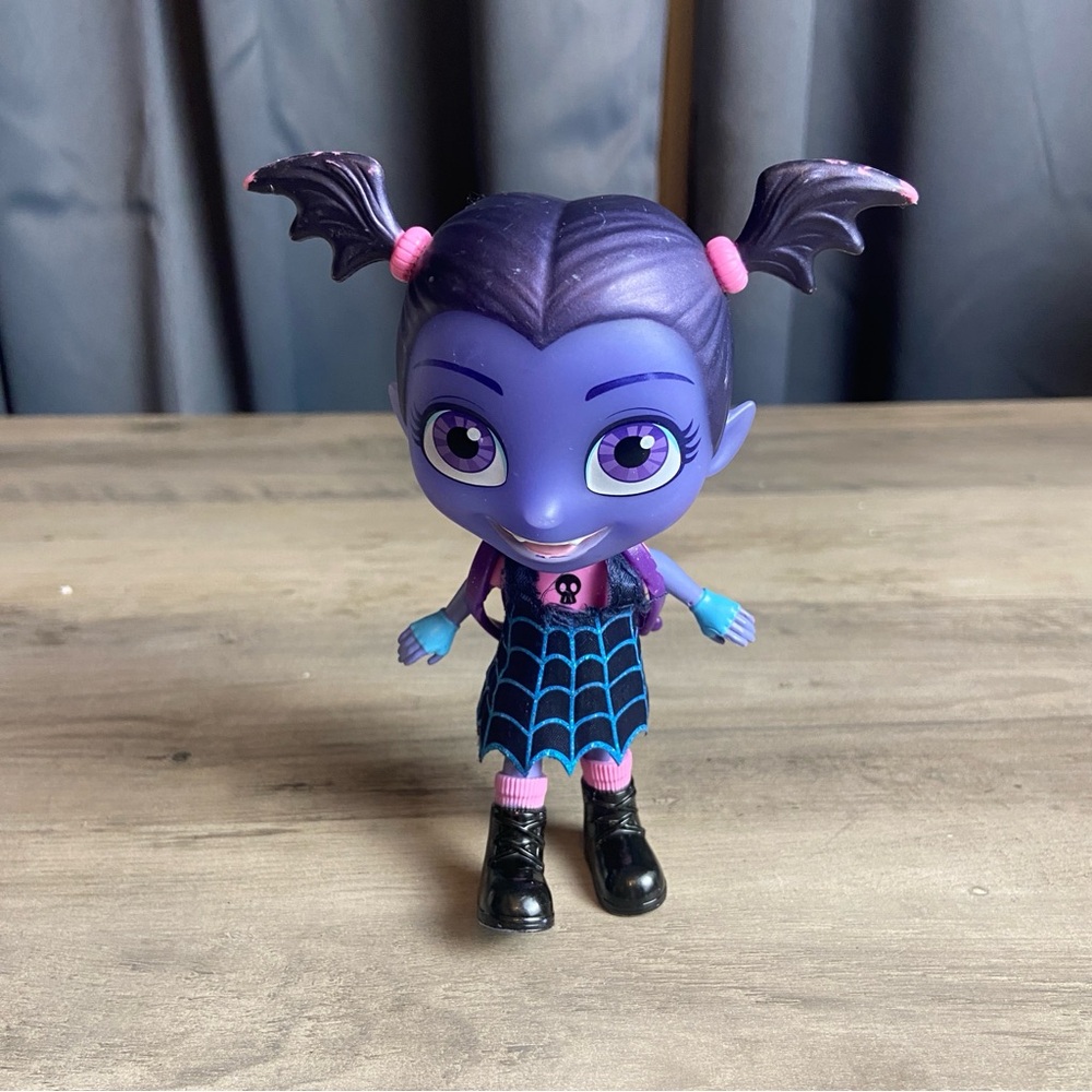 Disney Junior Vampirina Ghoul Girl Doll 6"‎ Figure W/Backpack